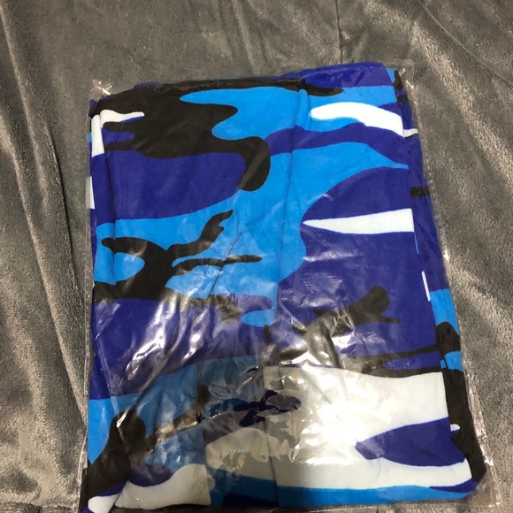 Blue Sky Camo Leggings - Picture 3 of 3